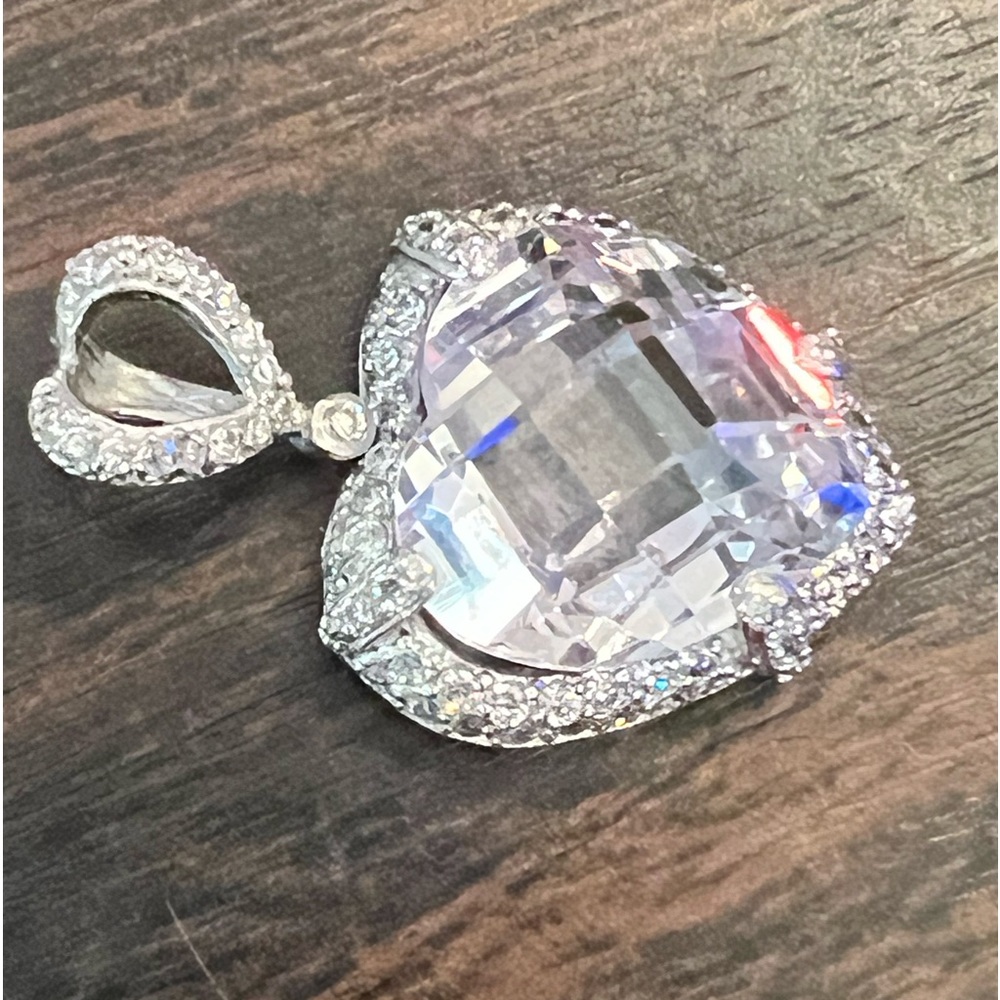 Silver tone 16mm heart shaped, quilted cz pendant